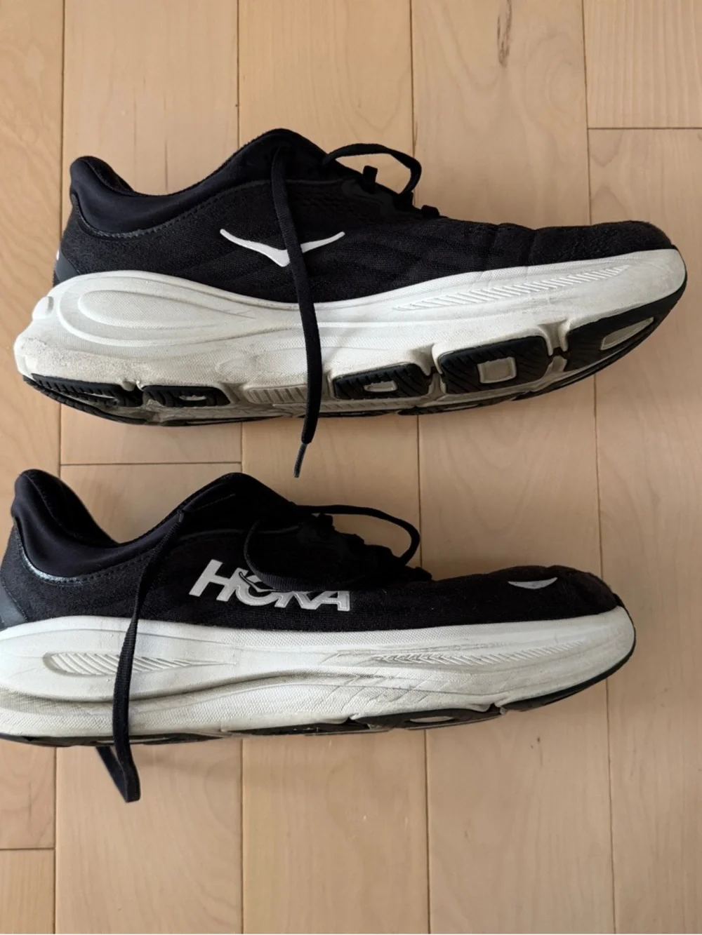 Men’s Hoka Bondi 9 Black and White - Picture 3 of 6